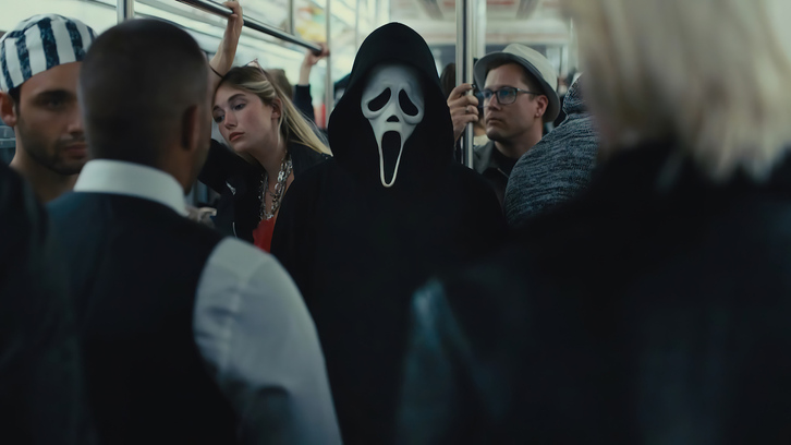 La ya famosa escena del metro neoyorquino en la fiesta de Halloween.