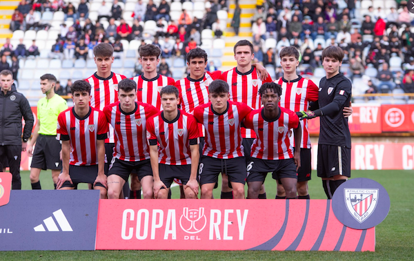 Once titular del Athletic juvenil ante el Real Madrid. (@AthleticClub) Once titular del Athletic juvenil ante el Real Madrid. (@AthleticClub)