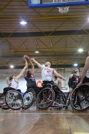 Después del éxito en Txurdinaga, Bidaideak aspira a seguir su recto camino en Alemania.
