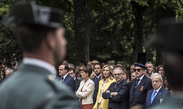 Chivite, junto a Esparza y a los expresidentes Sanz, Alli y Del Burgo, en el desfile del 12 de octubre de 2019.