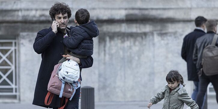 Miki Esparbé es una escena de 'Una vida no tan simple'