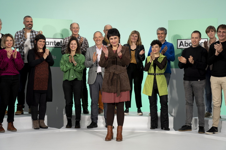 Laura Aznar y el resto de la lista de EH Bildu al Parlamento navarro, este domingo en Uharte.