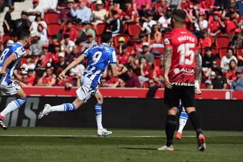 Carlos Fernández celebra su primer gol en casi dos años tras la lesión.