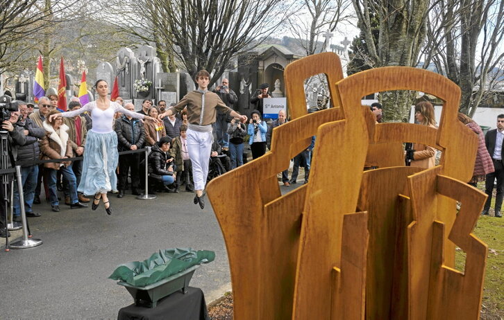 Atzo Donostiako Polloe hilerrian gudari errepublikanoen omenez egin zen ekitaldia.