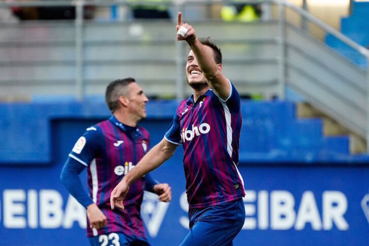 Bautista celebra el gol de la victoria frente al Burgos.