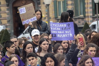 Carteles contra la violencia machista el pasado 8M en Bilbo.