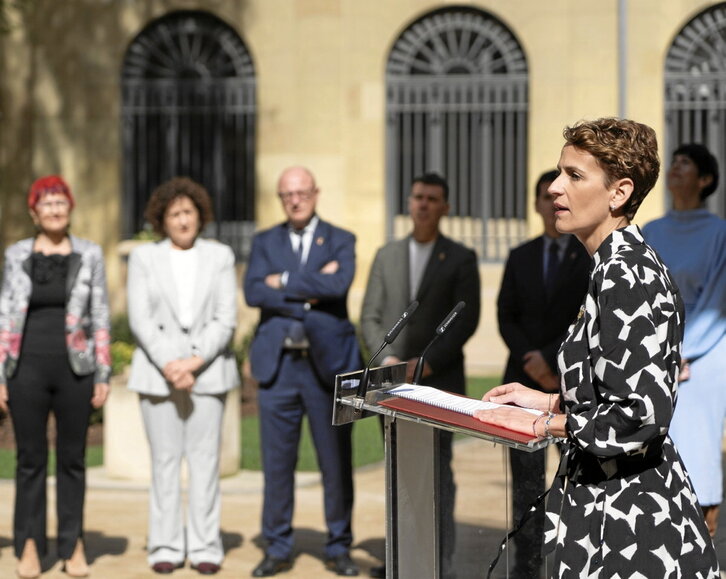 Chivite, junto a sus consejeros, en el balance de legislatura.