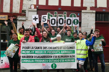 La commission Hitza Hitz de Bizi!  est formée de sentinelles écologiques qui maillent le territoire.