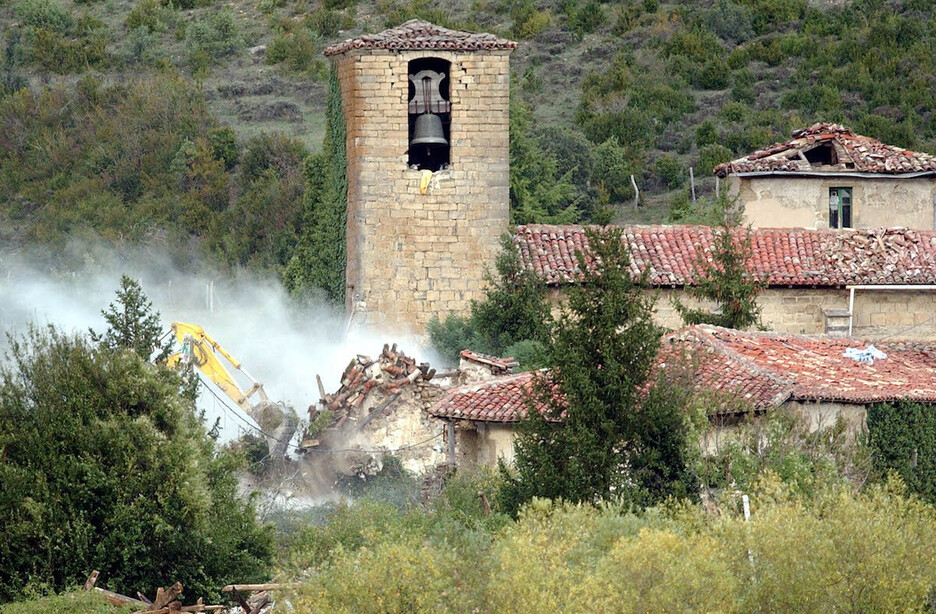 Derrumbe del pueblo de Artozki en 2003.