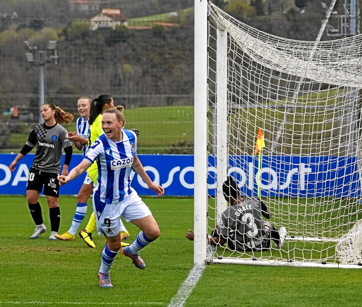 Franssi celebra su segundo gol, tercero de la Real.
