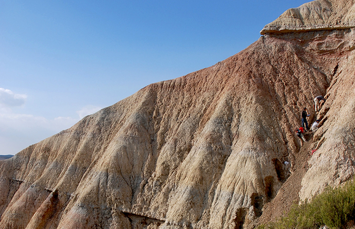 Iragan geologikoak egungo paisaia baldintzatu duela nabarmendu du Xabier Murelaga ikertzaileak.