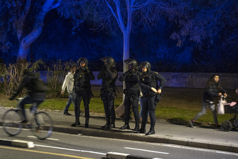 Despliegue policial durante una concentración en València en respuesta al caso del policía infiltrado.