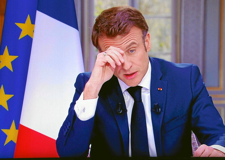 Macron, durante un momento de la entrevista que difundió a las 13.00 la televisión gala.