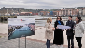Representantes de la Diputación Foral de Bizkaia y de los ayuntamientos de Erandio y Portugalete, en la presentación del proyecto. 