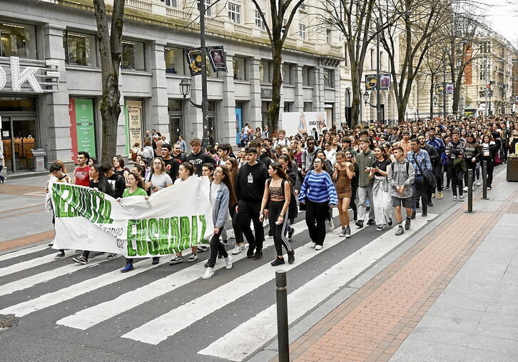 Bilboko manifestazioa, Kale Nagusian behera.