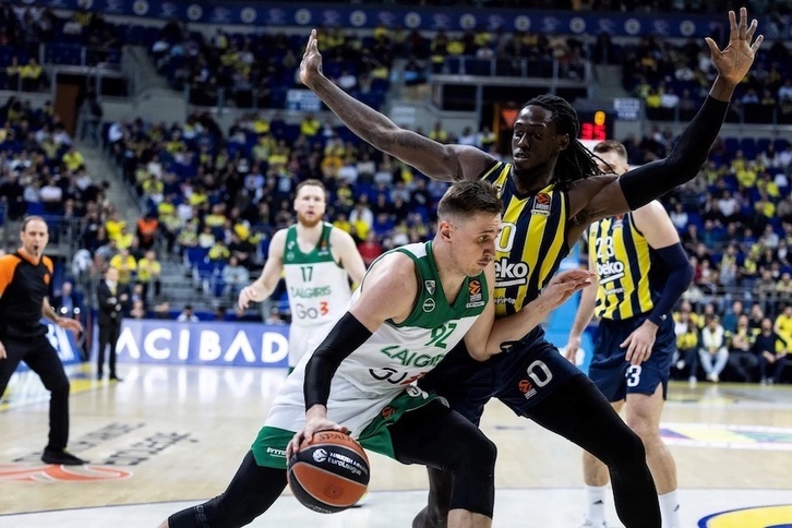 Fenerbahçe ha sabido frenar las acometidas finales de Zalgiris Kaunas.