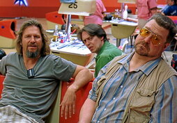 Jeff Bridges, John Goodman y Steve Buscemi en una de sus interminables jornadas de bolera.John Turturro en su impagable rol de Jesús Quintana.