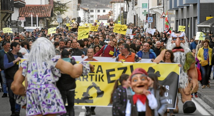 Martxa koloretsua eta askotarikoa egin zuten larunbatean Lekunberriko karriketan.