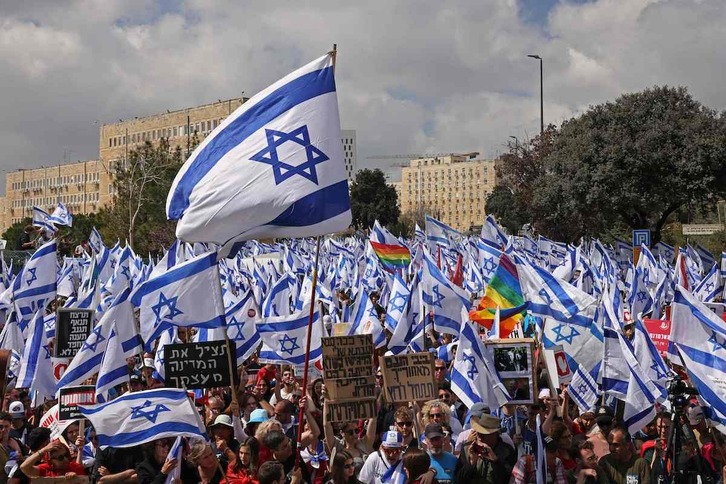 Manifestantes frente al Parlamento israelí, en Jerusalén.