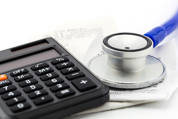 El acuerdo recoge cinco páginas con los precios a abonar por la atención a enfermedades comunes.