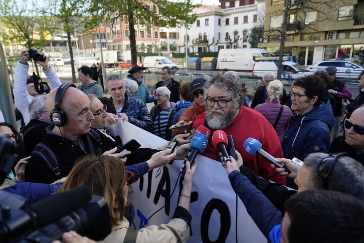 Santiago González, abogado de las familias, ha comparecido tras la rueda de reconocimiento que no ha dado resultado.