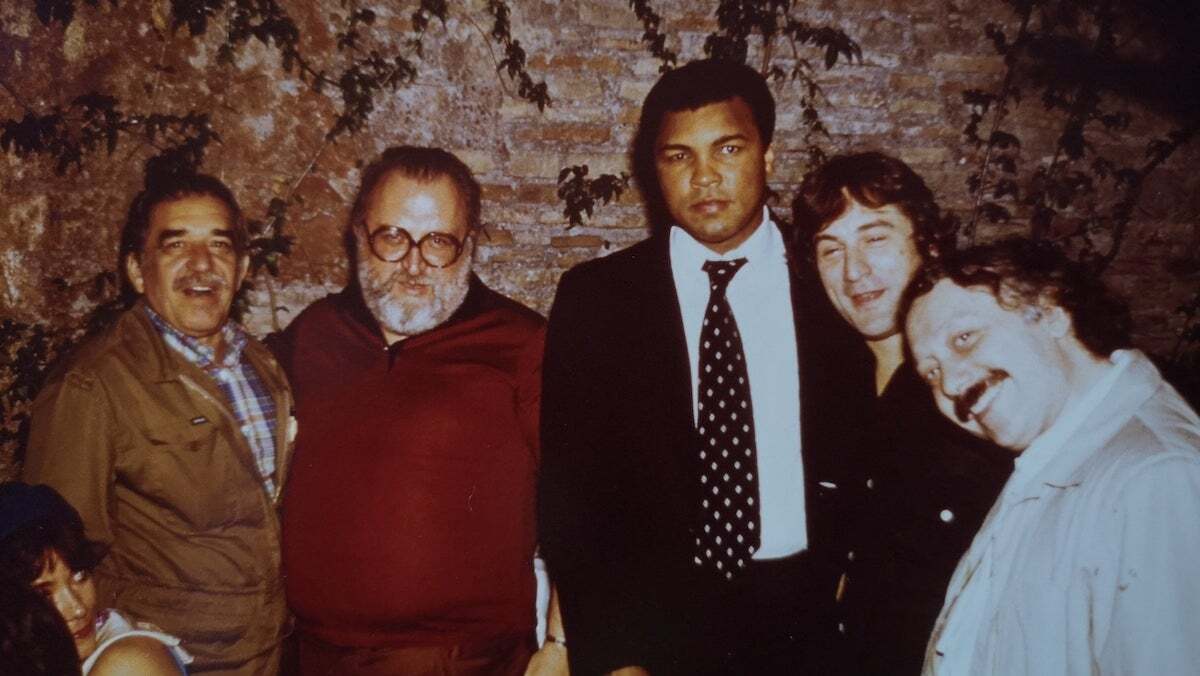 De Niro, Leone, Muhammad Al&iacute; y Gabriel Garc&iacute;a M&aacute;rquez: un cuarteto de estrellas reunido para una cena organizada por el mismo Gianni Min&agrave; en un restaurante romano e inmortalizada en una foto famos&iacute;sima.  