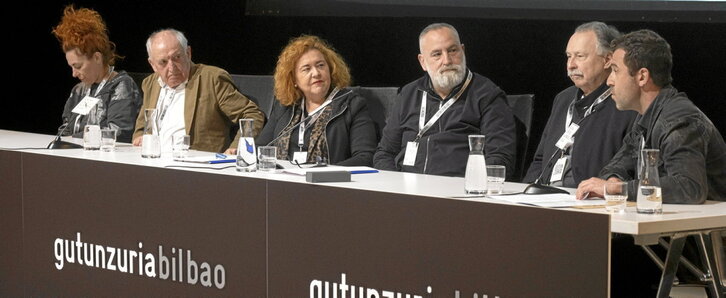 Anjel Lertxundi (segundo por la izquierda) y Adan Kovacsics (segundo por la derecha), en la presentación del festival.