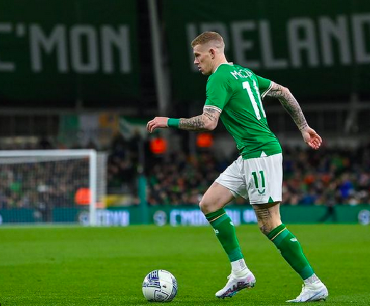 James McClean jugó el lunes con Irlanda ante Francia en Dublín.