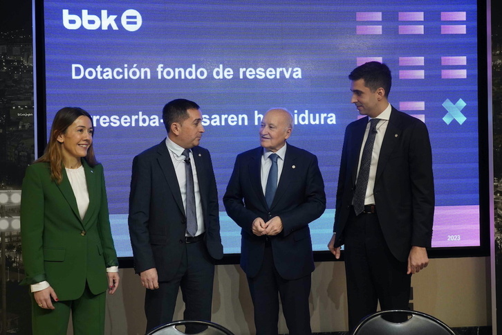 Nora Sarasola, Xabier Sagredo, Gorka Martínez e Ivan Francisco, antes de la comparecencia.