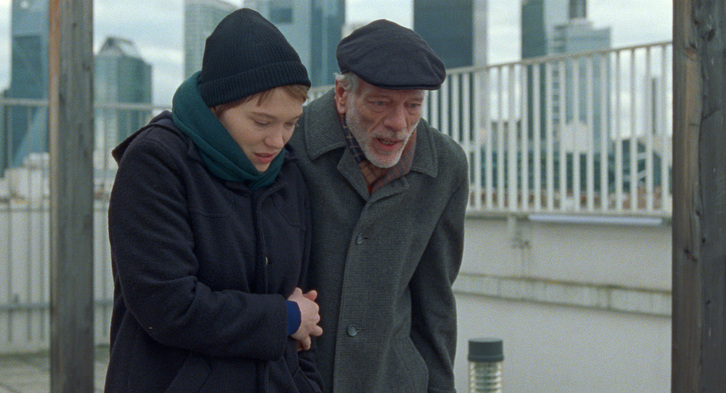 Léa Seydoux cuida de Pascal Gregory en el rol de su padre enfermo.