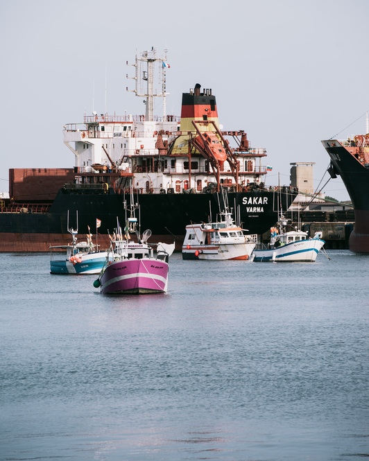 Arrantza-ontziek Baionako portua blokeatu dute.