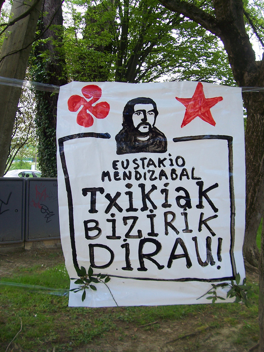 Algortan hil zuten tokian omenaldia egin zioten 2009ko apirilaren 19an, hilketaren 36. urteurrenean.