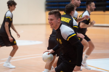 Jakub Skrzyniarz durante un entrenamiento de la pretemporada. 