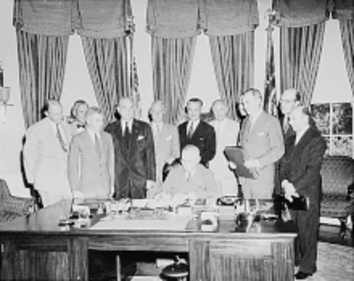 Washingtonen, Ituna sinatu zuten unea.