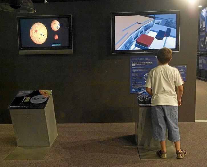 Gaztetxo bat, Donostiako Eureka! zientzia museoan.