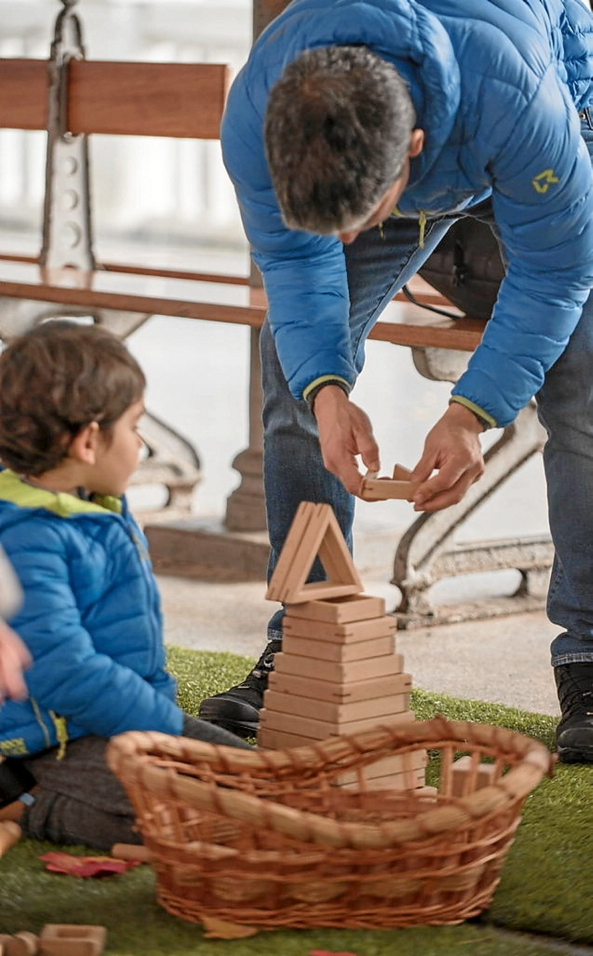 Eskuz egindako eta euskal mitologian inspiratutako sormen-jolasak proposatzen dituzte Jokain. (Ricardo BOSCH)