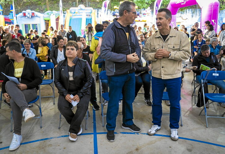 Bildarratz sailburua, Markel Olano ahaldun nagusiarekin hizketan, Gipuzkoako ikastolen iazko jaian, Ibarran.