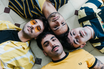 Supercremalleras talde gernikarrak nerabeentzako katalogatu izan duten rocka jorratzen du.