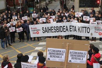 Concentración para exigir que se culmine la variante de Ermua.