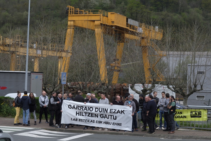 Concentración frente a la fábrica de Arcelor Mittal en Olaberria.