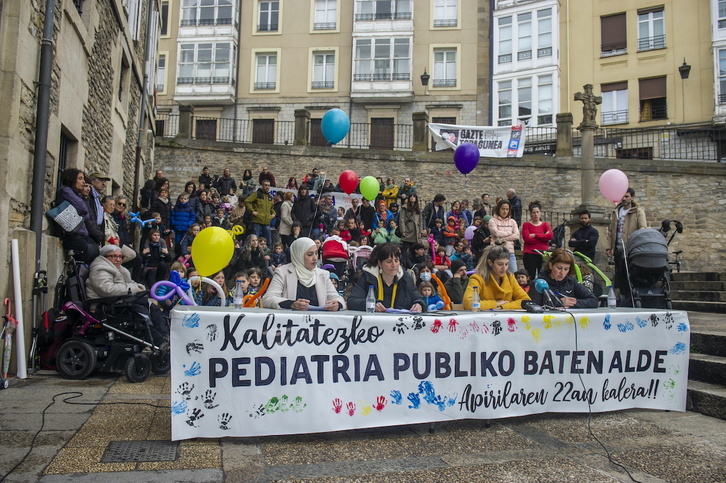 Comparecencia de las familias en Gasteiz.