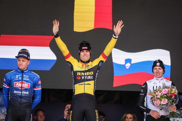 Mathieu van der Poel, Wout van Aert y Tadej Pogacar, en el podio en la E3 Saxo Bank Classic.