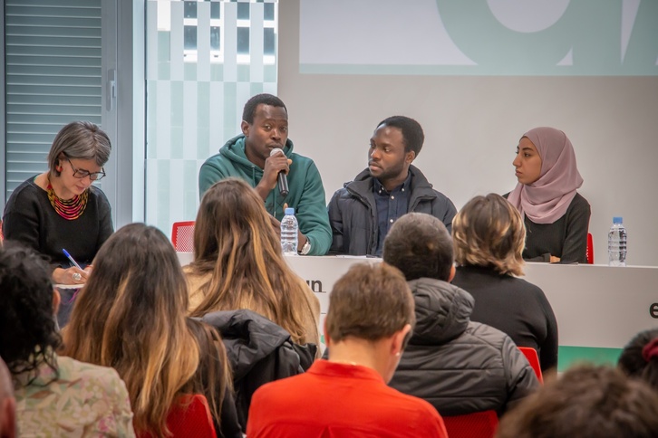 Un momento de las jornadas organizadas hoy por EH Bildu en Irun.