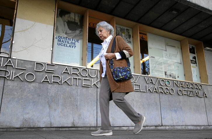 Exterior de la delegación de Bizkaia de la Coavn, donde se ha dedicado una exposición a las pioneras.