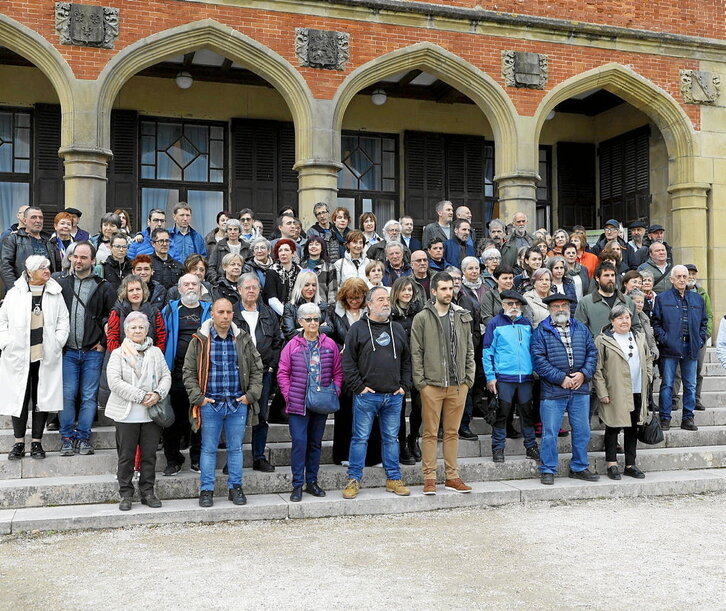 Víctimas y responsables políticos, culturales y sociales acudieron al acto de Etxerat.