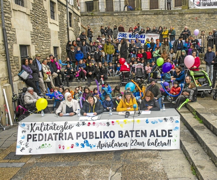 Comparecencia de las familias en Gasteiz.