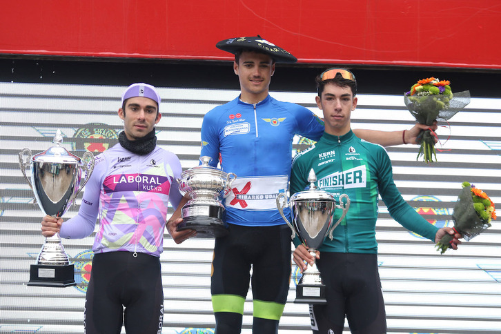 Iker Mintegi, David Domínguez y Jorge Gutiérrez, en el podio del Valenciaga.