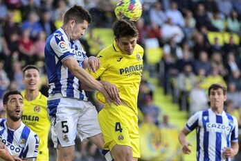 Igor Zubeldia, en una pugna con Pau Torres, ha visto la quinta tarjeta y no podrá jugar contra el Getafe.