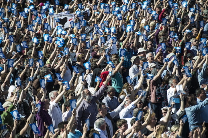 Baionan, 20.000 lagun elkarturik armagabetzearen alde