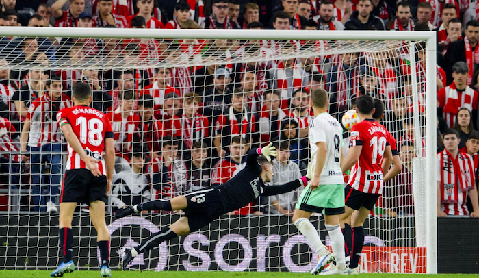 Una pérdida de Zarraga propició el gol de Osasuna. (@AthleticClub)